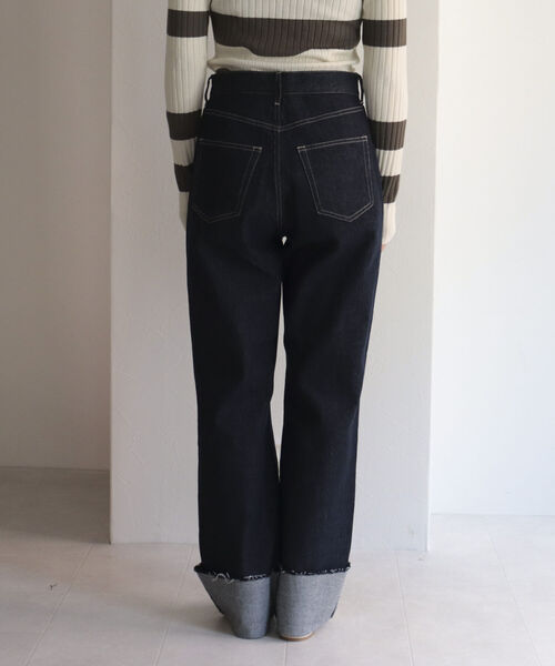 fredy emue（フレディエミュ）の「ロールアップデニムパンツ（デニムパンツ・レディース・ダークネイビー・38/36）」の17枚目の写真