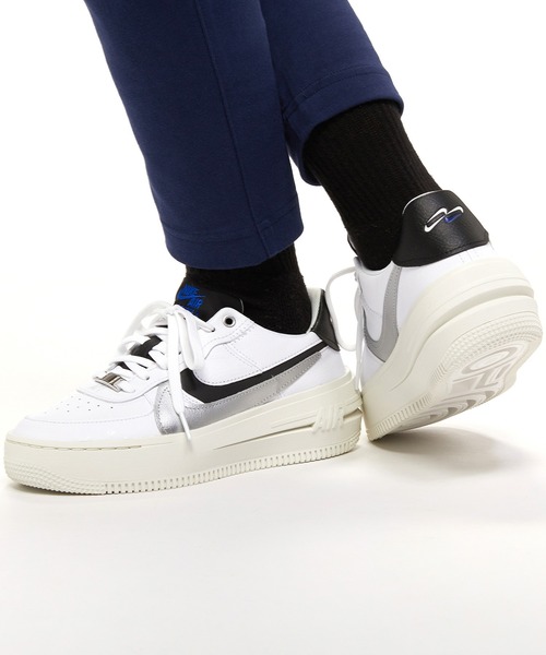 NIKE(ナイキ)の「ナイキ エア フォース 1 PLT.AF.ORM LV8 ウィメンズシューズ / 厚底 / Nike Air Force 1 PLT.AF.ORM LV8 Women's Shoes<22-29cm 展開>(スニーカー・レディース・ホワイト・22/23.5/24/25/26/28.5/23/28/27.5/25.5/24.5/26.5/29/22.5/27)」の9枚目の写真