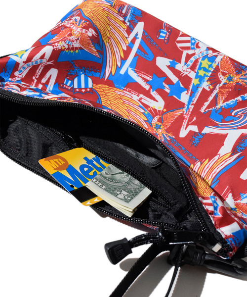 ALDIES（アールディーズ）の「Eagle’s Pattern Mini Shoulder / イーグルスパターンミニショルダー（ショルダーバッグ・メンズ・レッド/ブラック・FREE）」の11枚目の写真