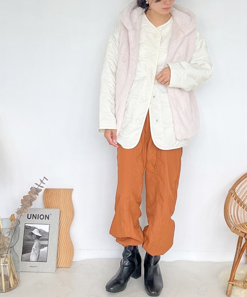 AS KNOW AS plus（アズノゥアズプラス）の「♪フェイクファーベスト付き 波キルティングコート（3WAYアウター）（ブルゾン・レディース・ブラック/カーキ/アイボリー・FREE）」の21枚目の写真