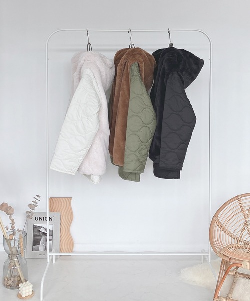 AS KNOW AS plus（アズノゥアズプラス）の「♪フェイクファーベスト付き 波キルティングコート（3WAYアウター）（ブルゾン・レディース・ブラック/カーキ/アイボリー・FREE）」の19枚目の写真