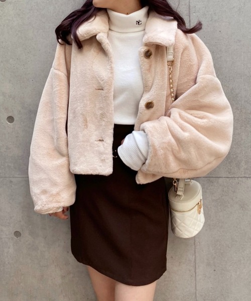 one after another NICE CLAUP(ワンアフターアナザーナイスクラップ)の「ふわふわな肌触りで軽い着心地。ファーショートコート(その他アウター・レディース・ブラウン/アイボリー/ライトベージュ/ホワイト系その他・FREE)」の16枚目の写真