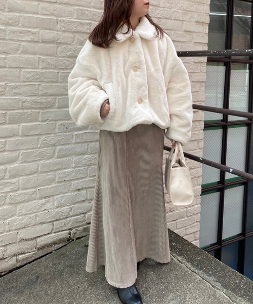 one after another NICE CLAUP(ワンアフターアナザーナイスクラップ)の「ふわふわな肌触りで軽い着心地。ファーショートコート(その他アウター・レディース・ブラウン/アイボリー/ライトベージュ/ホワイト系その他・FREE)」の12枚目の写真