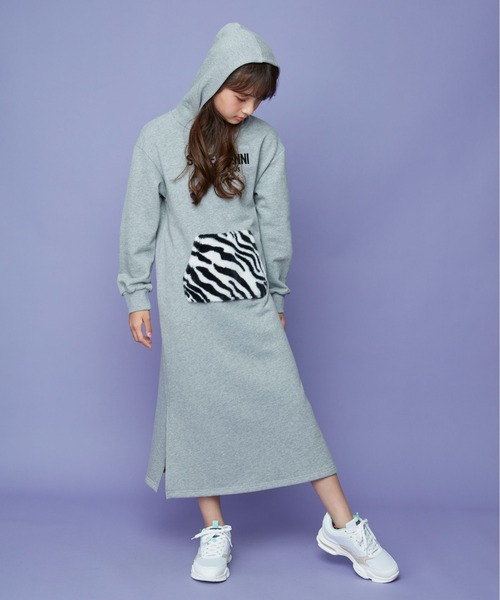 SISTER JENNI（SISTER JENNI）の「アニマルポケットパーカーマキシワンピ（ワンピース・キッズ・グレー/ベージュ/ブラック・160cm/150cm/140cm/130cm）」の5枚目の写真
