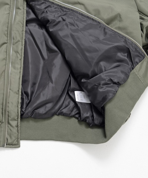 CavariA(キャバリア)の「『CavariA/キャバリア』中綿入りビッグMA-1ジャケット ボンバージャケット(MA-1・メンズ・ブラック/ネイビー/ホワイト/カーキ・L/M)」の12枚目の写真