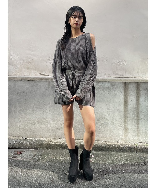 ENVYM（アンビー）の「ショルダーオープンコンビネゾン（つなぎ/オールインワン・レディース・ブラック/グレー/ベージュ・FREE）」の22枚目の写真