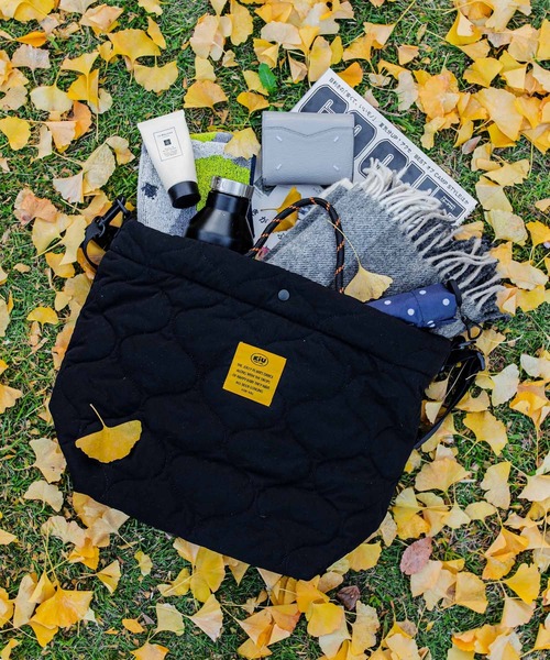 KiU（キウ）の「キルティングパデッドトートバッグ（トートバッグ・レディース・ブラック/グレイッシュベージュ/ベージュ/カーキ/アイボリー・FREE）」の16枚目の写真