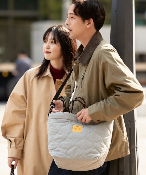 KiU（キウ）の「キルティングパデッドトートバッグ（トートバッグ・レディース・ブラック/グレイッシュベージュ/ベージュ/カーキ/アイボリー・FREE）」の9枚目の写真