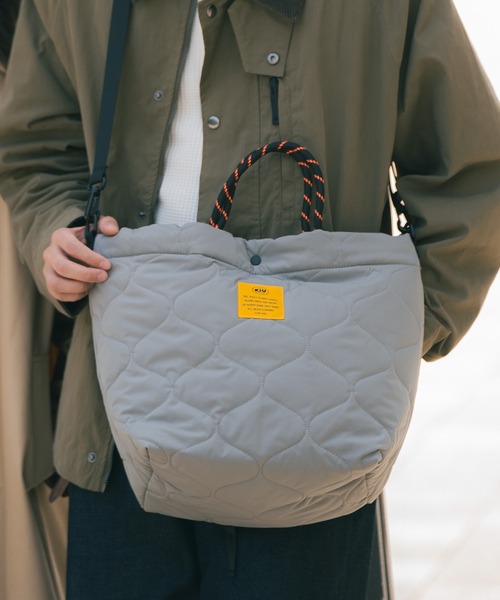 KiU（キウ）の「キルティングパデッドトートバッグ（トートバッグ・レディース・ブラック/グレイッシュベージュ/ベージュ/カーキ/アイボリー・FREE）」の14枚目の写真
