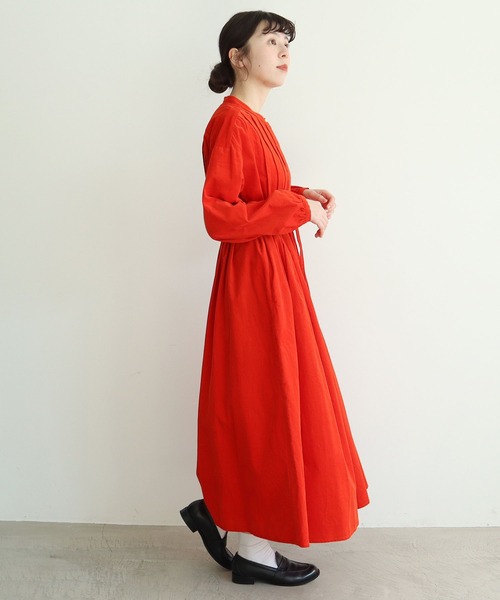 l'atelier du savon（アトリエドサボン）の「シャツコール　タックワンピース（ワンピース・レディース・レッド/サックスブルー/ブラック/キナリ・FREE）」の7枚目の写真