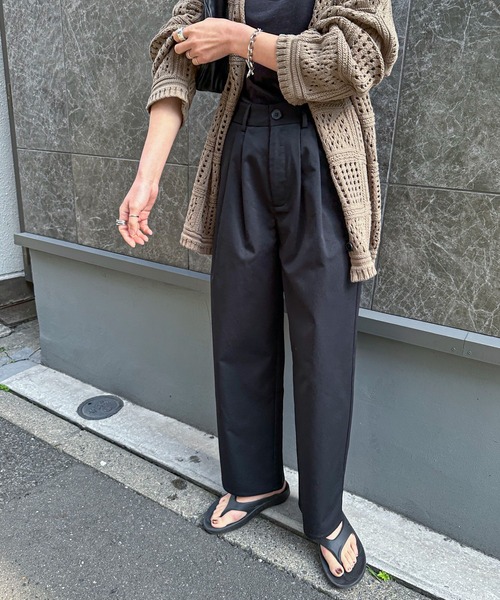 feepur(フェピュール)の「ツータックペインターパンツ(その他パンツ・レディース・ベージュ/ブラック・MEDIUM/SMALL)」の2枚目の写真