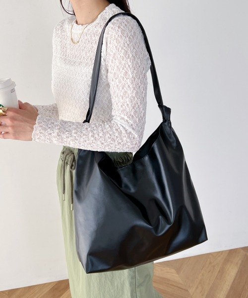 wears(ウェアーズ)の「【A4サイズ収納可】ノットハンドル PU トートバッグ(トートバッグ・レディース・ブラック/ホワイト・FREE)」の1枚目の写真