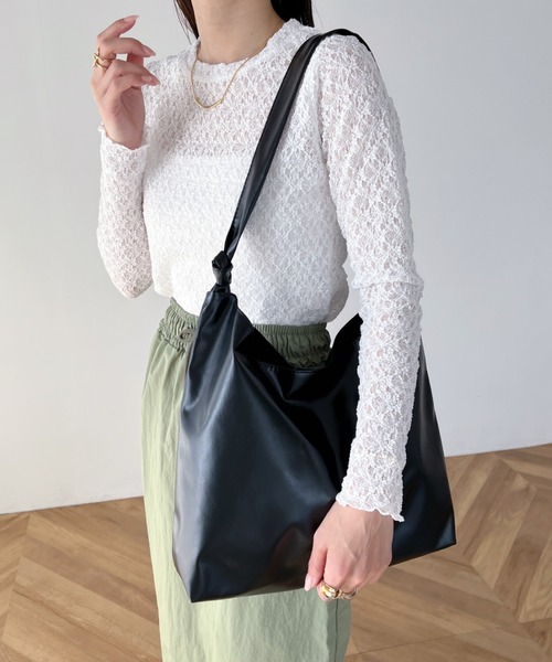 wears(ウェアーズ)の「【A4サイズ収納可】ノットハンドル PU トートバッグ(トートバッグ・レディース・ブラック/ホワイト・FREE)」の11枚目の写真