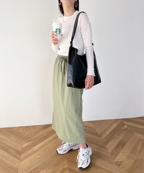 wears(ウェアーズ)の「【A4サイズ収納可】ノットハンドル PU トートバッグ(トートバッグ・レディース・ブラック/ホワイト・FREE)」の12枚目の写真