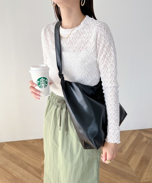 wears(ウェアーズ)の「【A4サイズ収納可】ノットハンドル PU トートバッグ(トートバッグ・レディース・ブラック/ホワイト・FREE)」の14枚目の写真