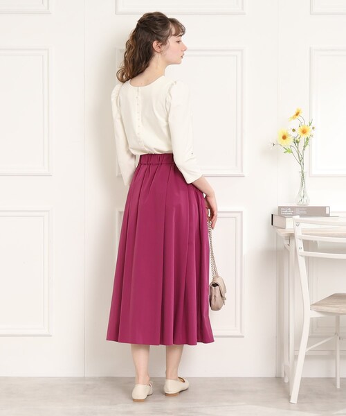 couture brooch(クチュールブローチ)の「◆【前後2WAY/きちんと見え華やかカットソー】フェイクパール付きトップス(Tシャツ/カットソー・レディース・アイボリー/サックスブルー/ブラック・40/38/42/36)」の6枚目の写真