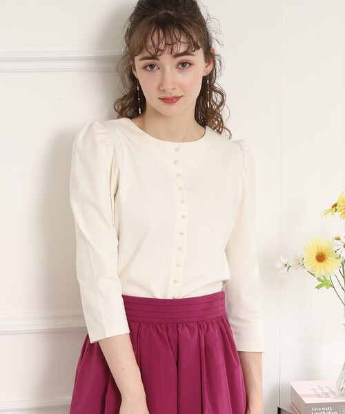 couture brooch(クチュールブローチ)の「◆【前後2WAY/きちんと見え華やかカットソー】フェイクパール付きトップス(Tシャツ/カットソー・レディース・アイボリー/サックスブルー/ブラック・40/38/42/36)」の9枚目の写真