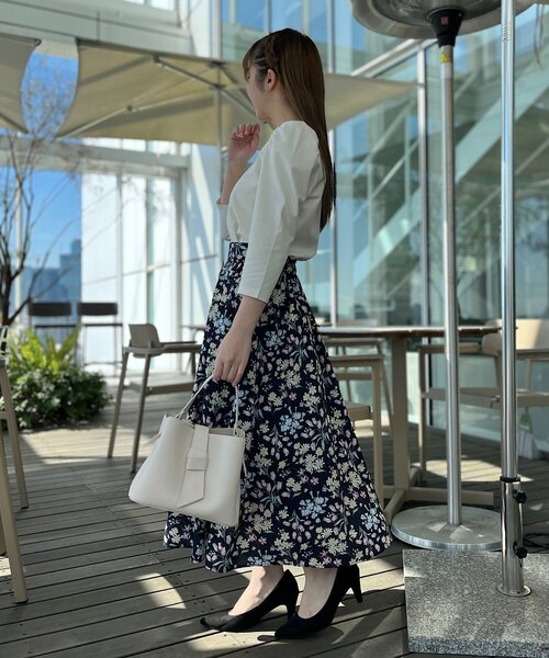 couture brooch(クチュールブローチ)の「◆【前後2WAY/きちんと見え華やかカットソー】フェイクパール付きトップス(Tシャツ/カットソー・レディース・アイボリー/サックスブルー/ブラック・40/38/42/36)」の13枚目の写真
