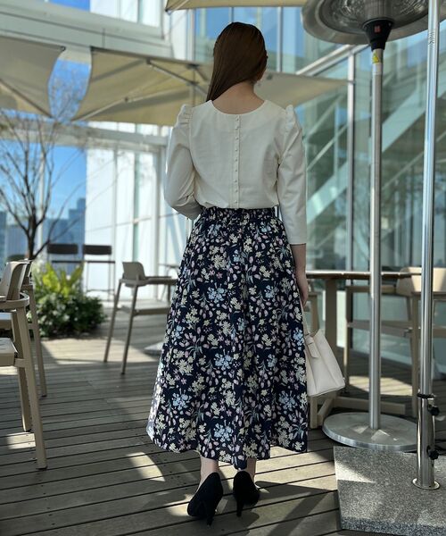 couture brooch(クチュールブローチ)の「◆【前後2WAY/きちんと見え華やかカットソー】フェイクパール付きトップス(Tシャツ/カットソー・レディース・アイボリー/サックスブルー/ブラック・40/38/42/36)」の14枚目の写真