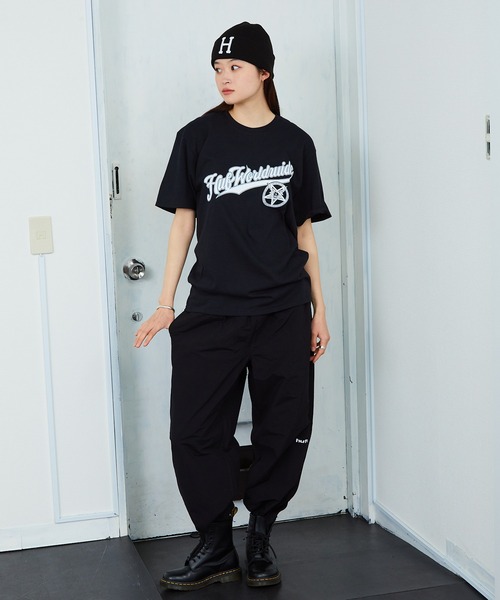 HUF(ハフ)の「HUF×THRASHER/ハフ×スラッシャー PORTOLA S/S TEE Tシャツ(Tシャツ/カットソー・メンズ・ホワイト/ブラック・M/L/XL)」の21枚目の写真