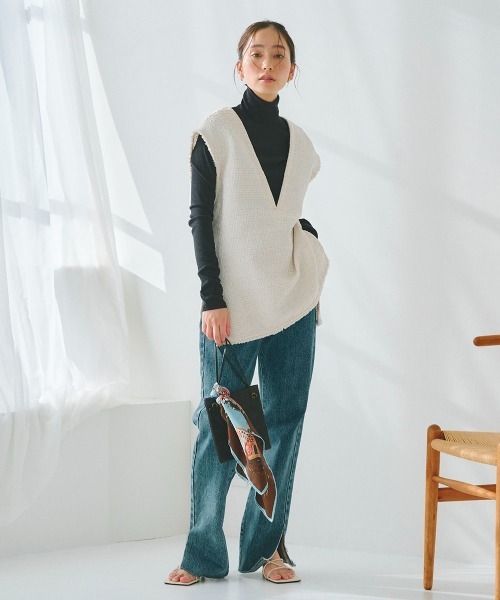 Droite lautreamont（ドロワットロートレアモン）の「裾スリットセミハイウエストデニム《手洗い可能》（デニムパンツ・レディース・ネイビー・S/M）」の3枚目の写真