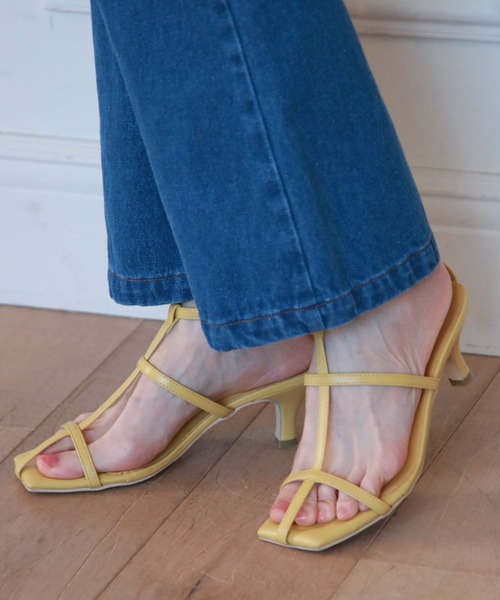 archives(アルシーヴ)の「ヒールラインサンダル(サンダル・レディース・イエロー/ブラック/アイボリー・SMALL/MEDIUM)」の1枚目の写真