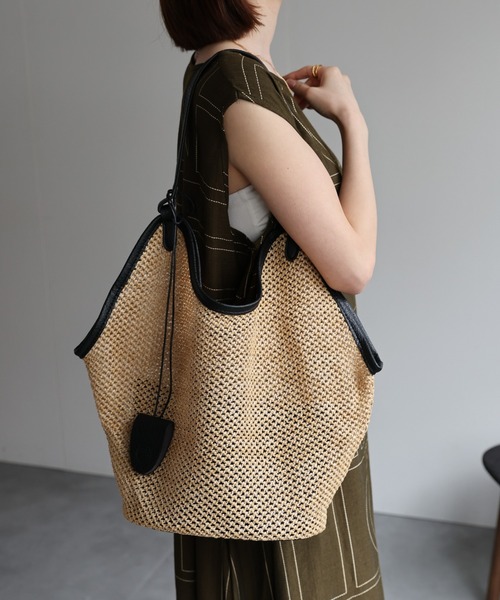 sakishimatokyo（サキシマトーキョー）の「【SET商品】パイピング　シアーかごバッグ/ポーチ＋サングラスホルダー付【動画あり】（ショルダーバッグ・レディース・ベージュ/ライトパープル/ライトベージュ/ピンク/ブラック/キャメル・FREE）」の9枚目の写真