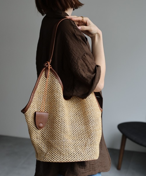 sakishimatokyo（サキシマトーキョー）の「【SET商品】パイピング　シアーかごバッグ/ポーチ＋サングラスホルダー付【動画あり】（ショルダーバッグ・レディース・ベージュ/ライトパープル/ライトベージュ/ピンク/ブラック/キャメル・FREE）」の11枚目の写真