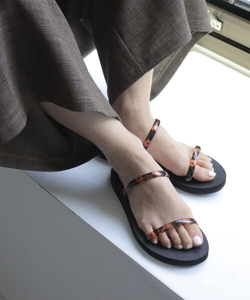 fredy emue（フレディエミュ）の「2ラインビーチサンダル（サンダル・レディース・オフホワイト/ライトブルー/ベージュ系その他・M）」の3枚目の写真