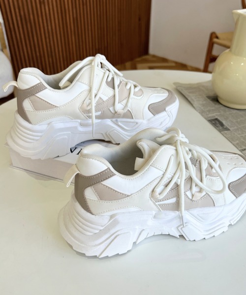 moment+（モーメントプラス）の「厚底ダッドスニーカー（スニーカー・レディース・アイボリー/ブラック・LL/L/M/S）」の4枚目の写真