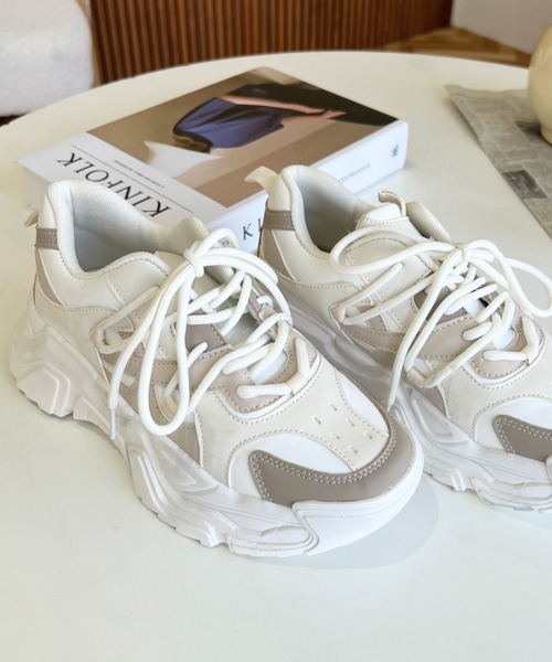 moment+（モーメントプラス）の「厚底ダッドスニーカー（スニーカー・レディース・アイボリー/ブラック・LL/L/M/S）」の5枚目の写真