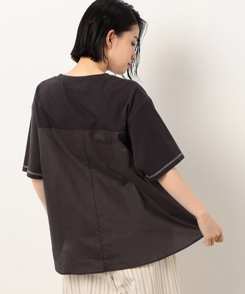 ONIGIRI(オニギリ)の「配色ステッチ バックフレア Tシャツ(Tシャツ/カットソー・レディース・ベージュ/オフホワイト/カーキ/チャコール/サックスブルー/イエロー・FREE)」の1枚目の写真