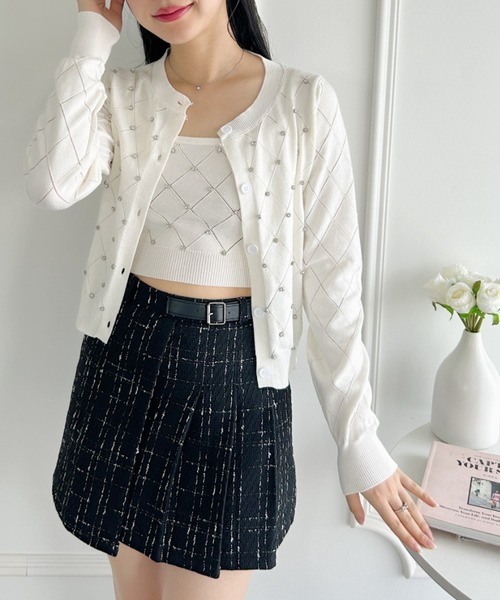 Loueme(ルエム)の「ジュエルビジューカーディガン+ニットキャミアンサンブル(カーディガン/ボレロ・レディース・ブラック/ライトブルー/ホワイト・FREE)」の18枚目の写真