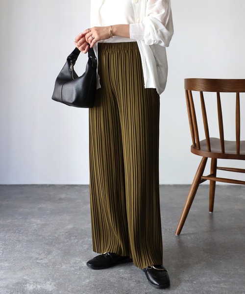 Riberry（リベリー）の「セルフカット プリーツイージーパンツ（その他パンツ・レディース・ブラック/カーキ/グレイッシュベージュ・MEDIUM）」の3枚目の写真