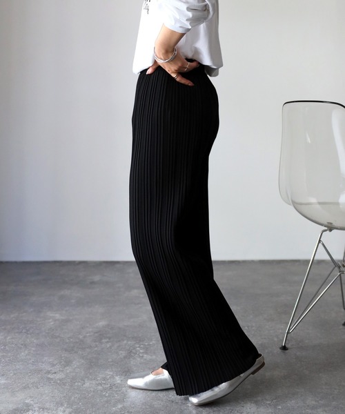 Riberry（リベリー）の「セルフカット プリーツイージーパンツ（その他パンツ・レディース・ブラック/カーキ/グレイッシュベージュ・MEDIUM）」の4枚目の写真