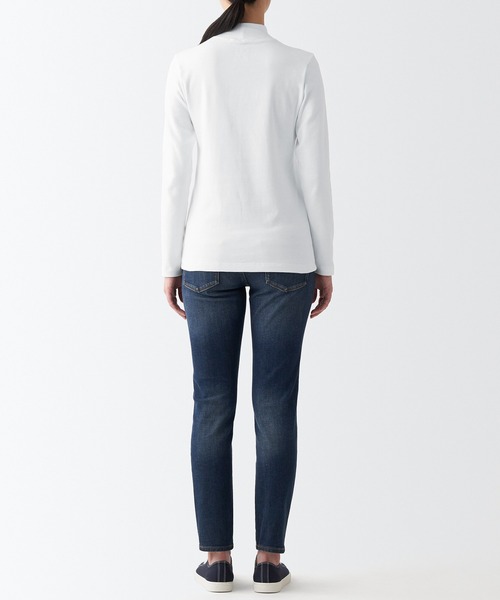 無印良品（ムジルシリョウヒン）の「ストレッチフライス編みハイネック長袖Ｔシャツ（Tシャツ/カットソー・レディース・グレー系3/ブラック/イエロー/ホワイト系4/ライトグレー/ブラウン系3/ホワイト・M/XL/XXL/L/S/XS）」の9枚目の写真