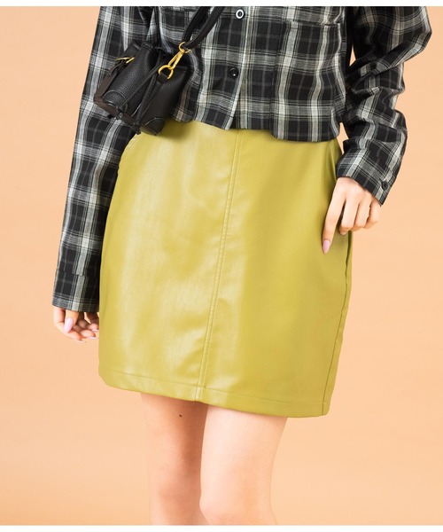 CHILLE（チル）の「フェイクレザーミニスカート（スカート・レディース・ブラック/アイボリー/オリーブ・FREE）」の3枚目の写真