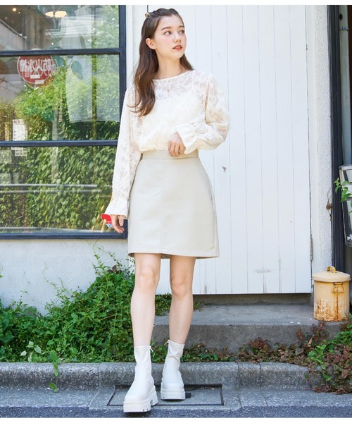 CHILLE（チル）の「フェイクレザーミニスカート（スカート・レディース・ブラック/アイボリー/オリーブ・FREE）」の4枚目の写真