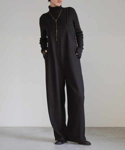 select MOCA（セレクトモカ）の「リップルルーズサロペット（サロペット/オーバーオール・レディース・グレイッシュベージュ/ブラック・FREE）」の2枚目の写真