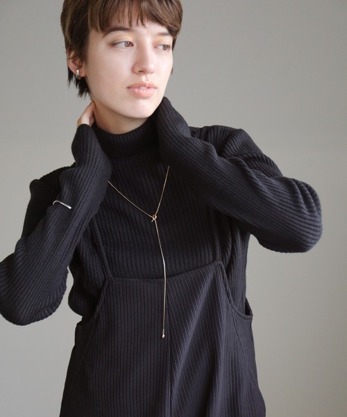 select MOCA（セレクトモカ）の「リップルルーズサロペット（サロペット/オーバーオール・レディース・グレイッシュベージュ/ブラック・FREE）」の4枚目の写真