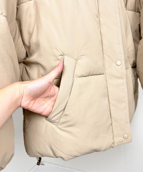 Meli rich（メリーリッチ）の「裾ラウンドフェイクダウンジャケット（ダウンジャケット/コート・レディース・ベージュ/アイボリー/ブラック/カーキ・MEDIUM）」の10枚目の写真