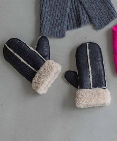 LOWRYS FARM(ローリーズファーム)の「ムートンフウミトン 980731(手袋・レディース・ブラック/ベージュ・FREE)」の2枚目の写真