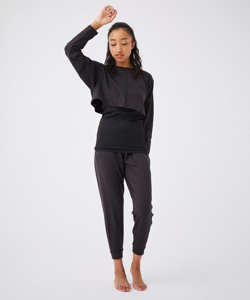 NERGY（ナージー）の「【UV】マイクロタッチレイヤードトップス（Tシャツ/カットソー・レディース・ブラック/チャコールグレー・FREE）」の17枚目の写真