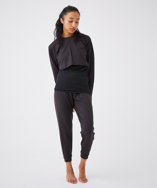 NERGY（ナージー）の「【UV】マイクロタッチレイヤードトップス（Tシャツ/カットソー・レディース・ブラック/チャコールグレー・FREE）」の18枚目の写真