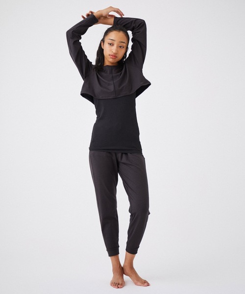 NERGY（ナージー）の「【UV】マイクロタッチレイヤードトップス（Tシャツ/カットソー・レディース・ブラック/チャコールグレー・FREE）」の20枚目の写真