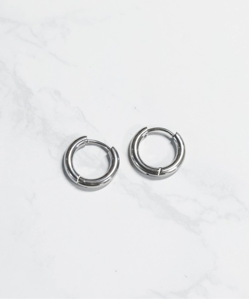 ANARKH(アナンケ)の「★ANARKH(アナンケ)★ステンレス フープピアス(ピアス(両耳用)・レディース・シルバー・LARGE/MEDIUM/SMALL)」の3枚目の写真