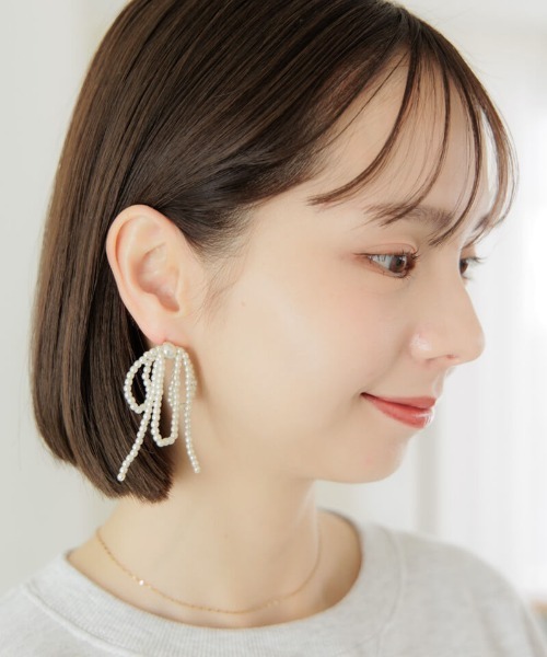 flower（フラワー）の「パーリーリボンピアス（ピアス（片耳用）・レディース・ホワイト・FREE）」の2枚目の写真