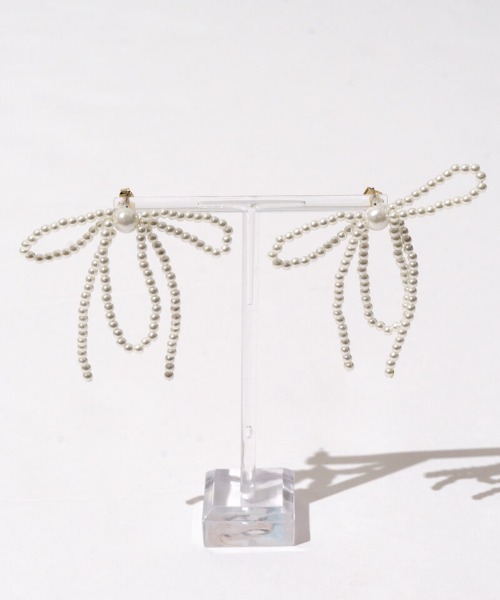 flower（フラワー）の「パーリーリボンピアス（ピアス（片耳用）・レディース・ホワイト・FREE）」の3枚目の写真