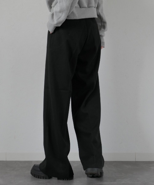 Reurie'(レウリィ)の「裏起毛ストレートパンツ/brushing straight pants セミワイド ワイドパンツ スラックス センタープレス 綺麗め シンプル カジュアル オフィスカジュアル ベーシック 韓国(スラックス・レディース・ライトベージュ/ブラック・SMALL/MEDIUM)」の8枚目の写真