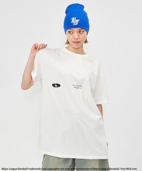 [ MLB ] 女性 ハート スリム クロップ カラTシャツ ユニセックス) ハートスプレーポイント半袖Tシャツ